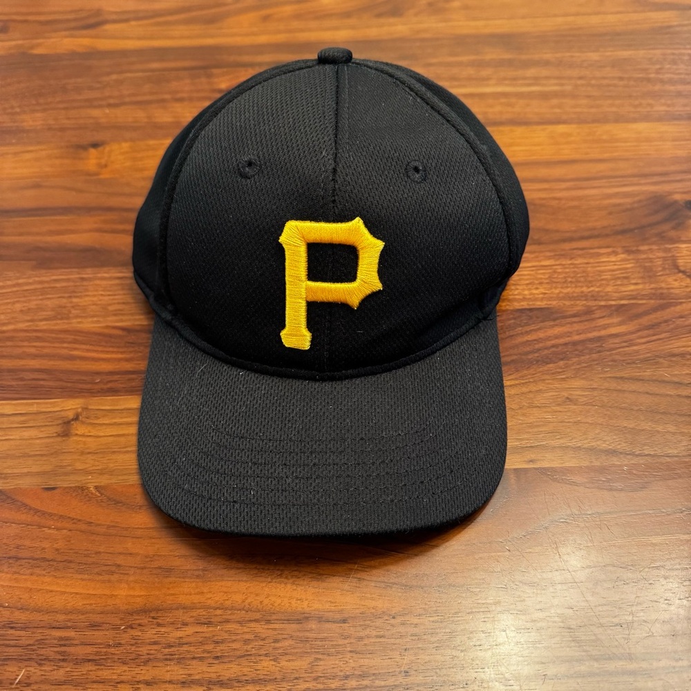 Pittsburgh Pirates Youth Black Cap with Yellow 'P' Logo